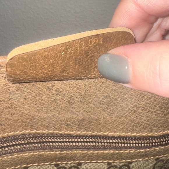 Gucci Signature Tote with Tan Straps - Picture 7 of 9